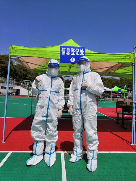 2.教师党员参与镇江市全民核酸检测志愿服务